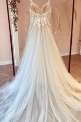 Long A-Line Ruffles Tulle Sweetheart Appliques Lace Floor Length Wedding Dress