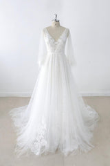 Long Sleeve A-line V-neck Appliques Tulle Wedding Dress