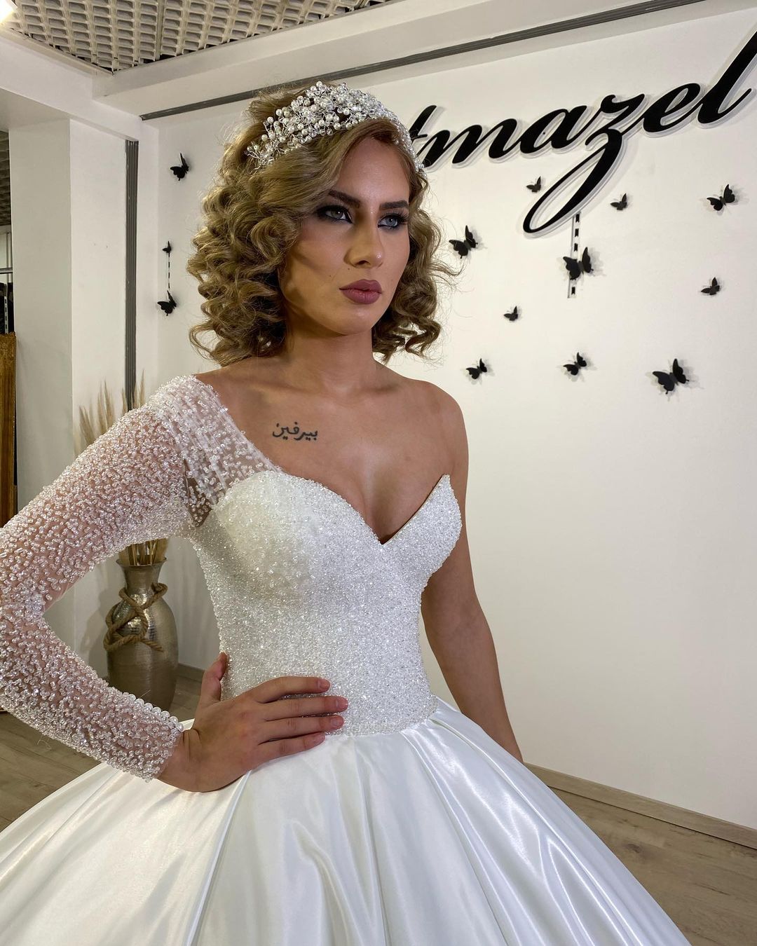 Modest Sweetheart Long Sleeve Floor Length Satin Ruffles Ball Gown Wedding Dress
