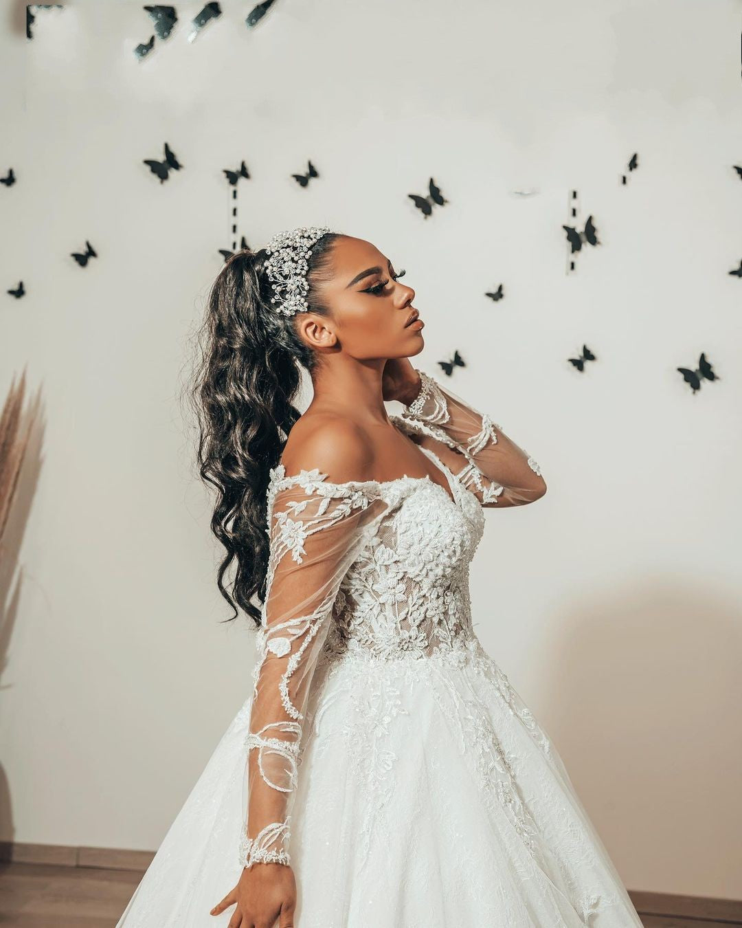 Classy A-Line Sweetheart Long Sleeve Appliques Lace Floor Length Tulle Wedding Dress