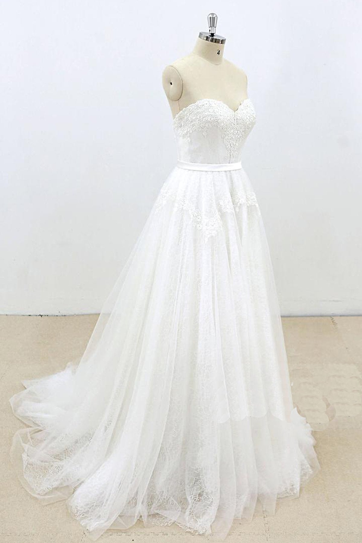 Long A-line Sweetheart Tulle Strapless Lace Wedding Dress