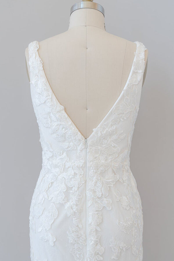 Long V-neck Appliques Lace Tulle Mermaid Wedding Dress