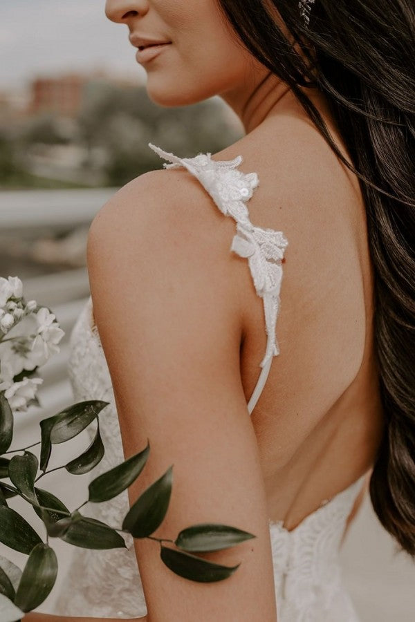 Elegant Long Mermaid V-neck Spaghetti Straps Lace Backless Wedding Dress