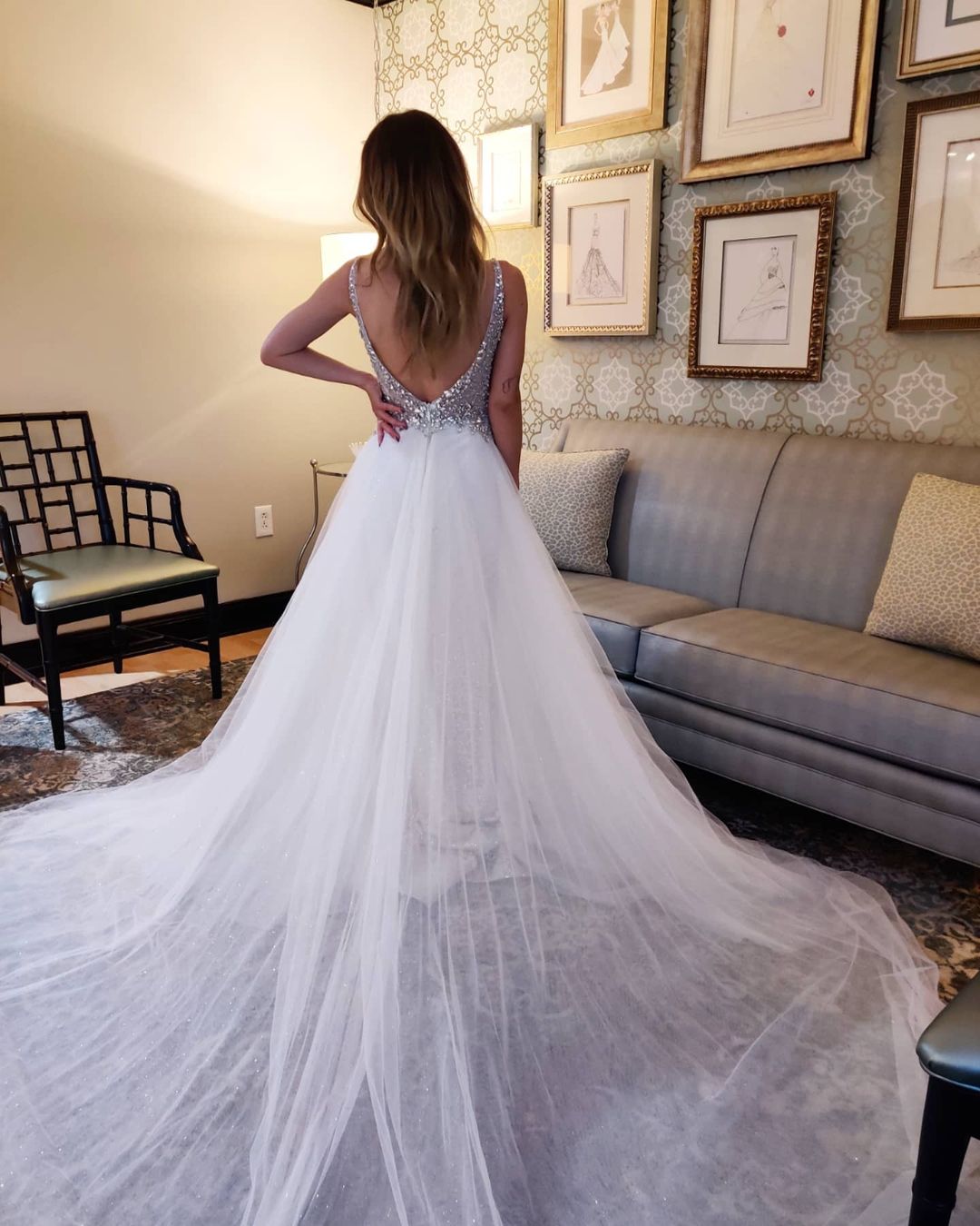 Vintage Long A-Line V-neck Tulle Open Back Wedding Dress