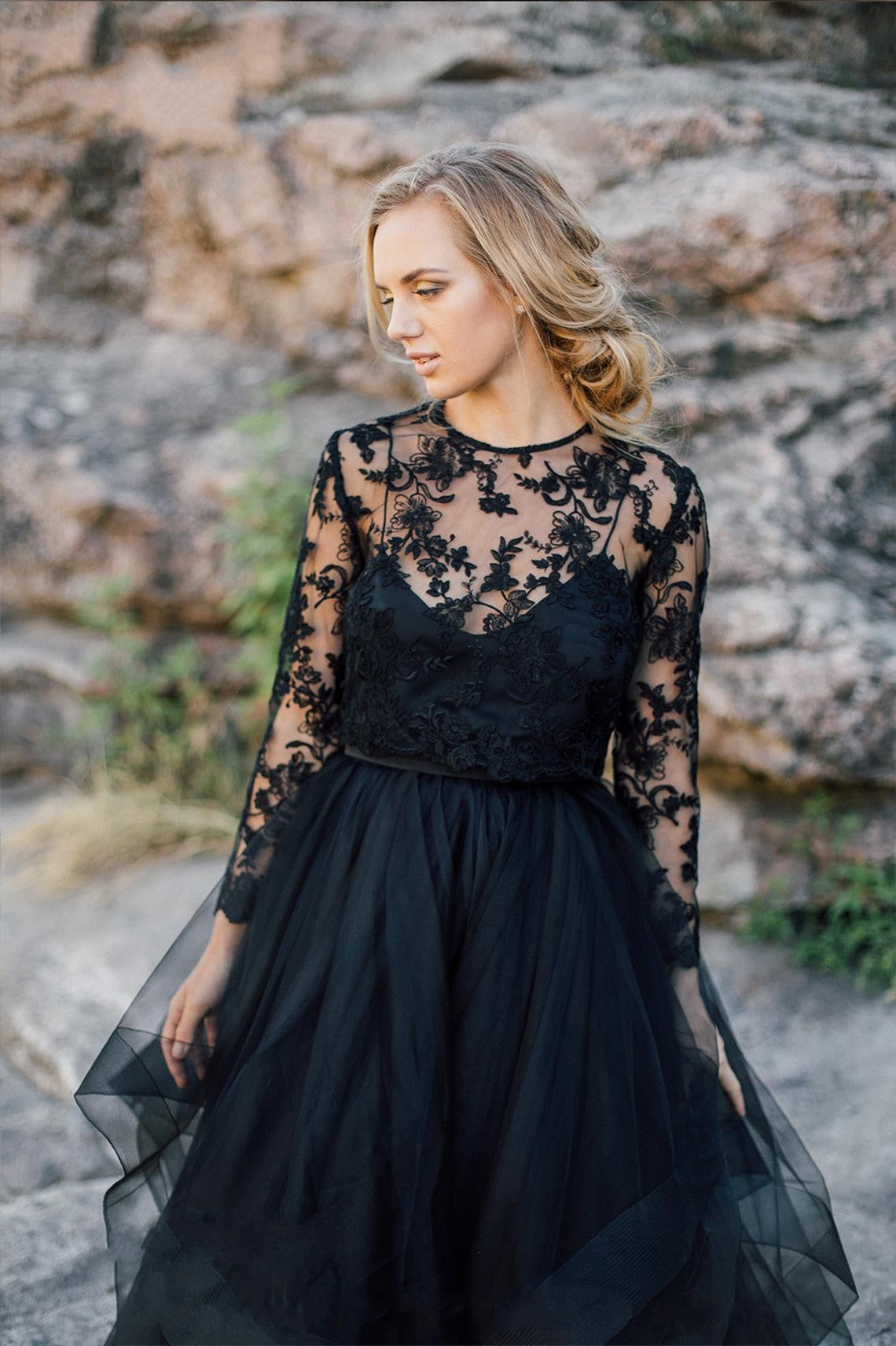 Vintage Balck A-Line Bateau Long Sleeve Appliques Lace Tulle Cascading Ruffles Wedding Dress