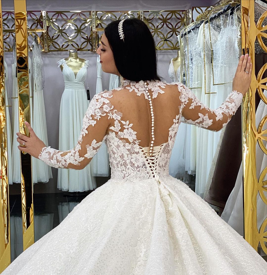 Gorgeous Long A-line High Neck Lace Appliques Wedding Dresses with Sleeves