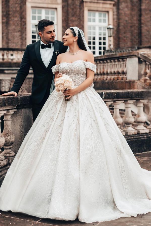 Plus Size Ivory Long Ball Gown Off the Shoulder Tulle Lace Wedding Dresses