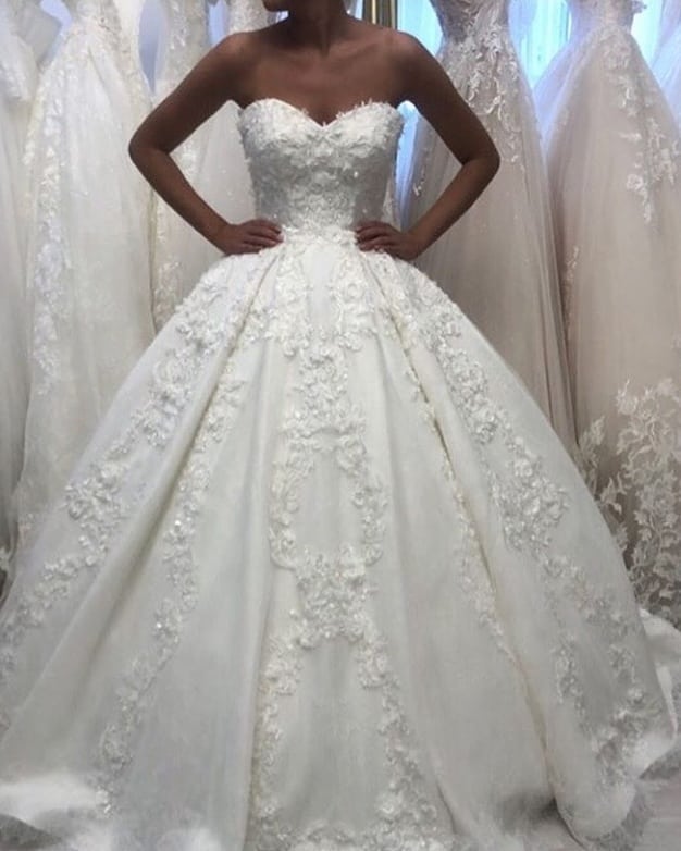 Elegant Long Ball Gown Sweetheart Wedding Dress With Floral Appliques Lace