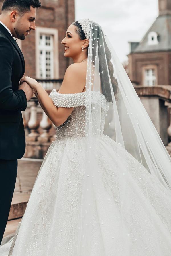 Plus Size Ivory Long Ball Gown Off the Shoulder Tulle Lace Wedding Dresses