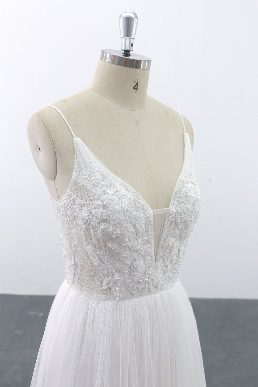 Elegant Long A-line V-neck Spaghetti Strap Tulle Lace Boho Weddding Dresses