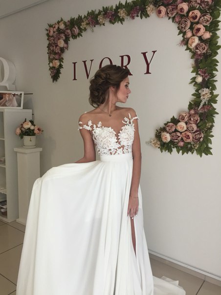 Elegant Long A-Line Chiffon Appliques Lace Ruffles Wedding Dress With Side Slit