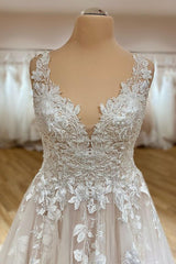 Elegant Plus Size Appliques Lace A-Line Sweetheart Tulle Ruffles Long Wedding Dress
