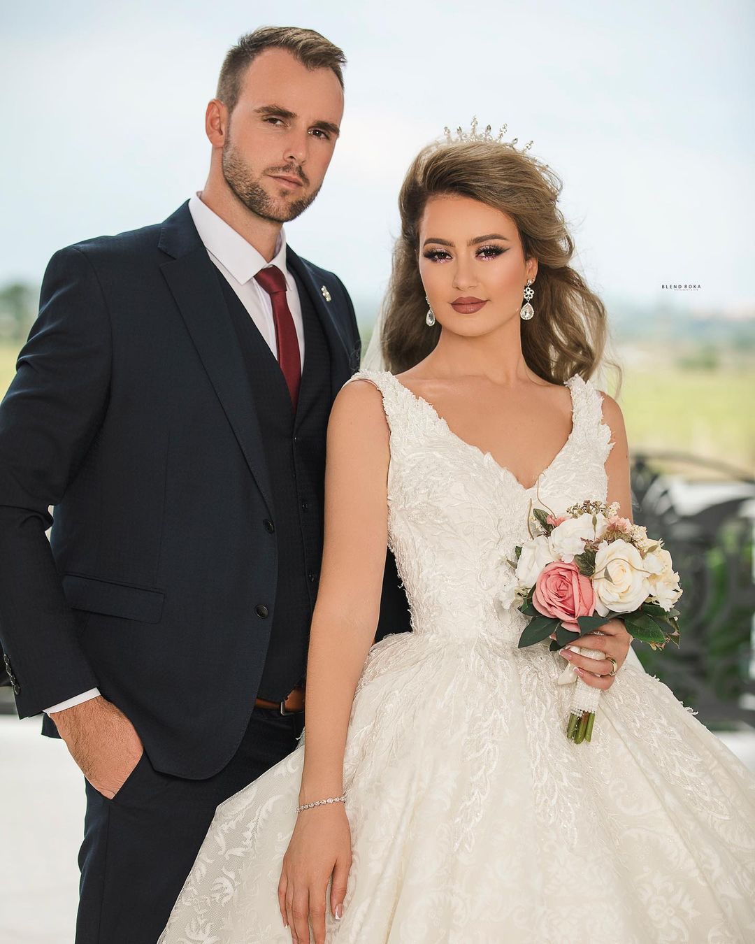 Gorgeous Long Ball Gown V-neck Tulle Lace Wedding Dress