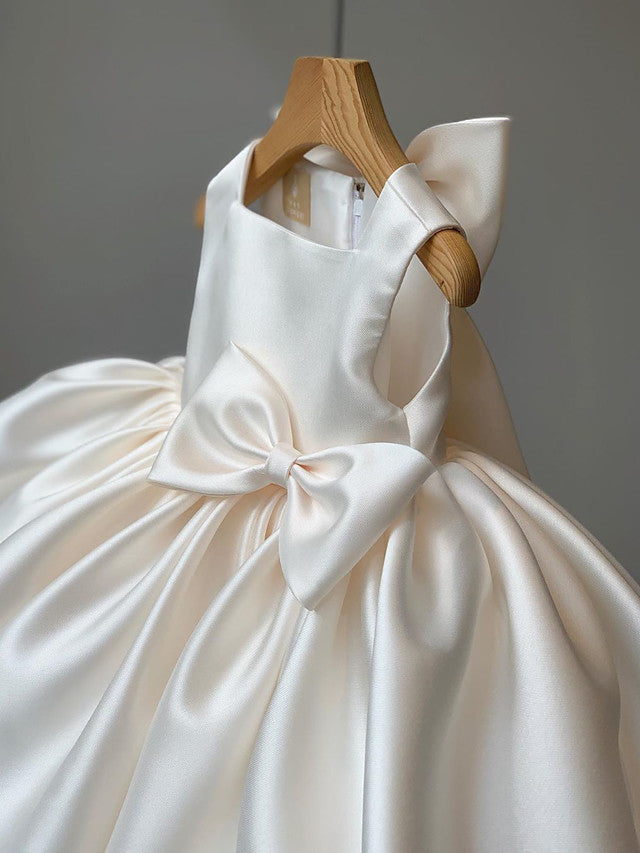 Short Ball Gown Satin Sleeveless Square Neck Party Flower Girl Dresses with Bow