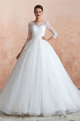 Elegant Long Ball Gown Appliques Lace Tulle Wedding Dress with Sleeves