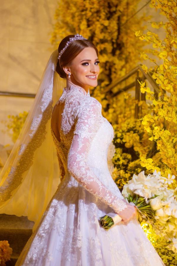 Elegant Long Sleeves A-line High Neck Floral Lace Appliques Wedding Dresses