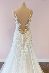 Stunning Long Spaghetti Straps Tulle Sweetheart Appliques Lace A-Line Wedding Dress