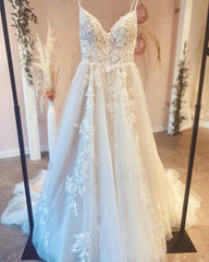 Vintage Long Spaghetti Straps Appliques Lace A-Line Floor Length Wedding Dress With Train