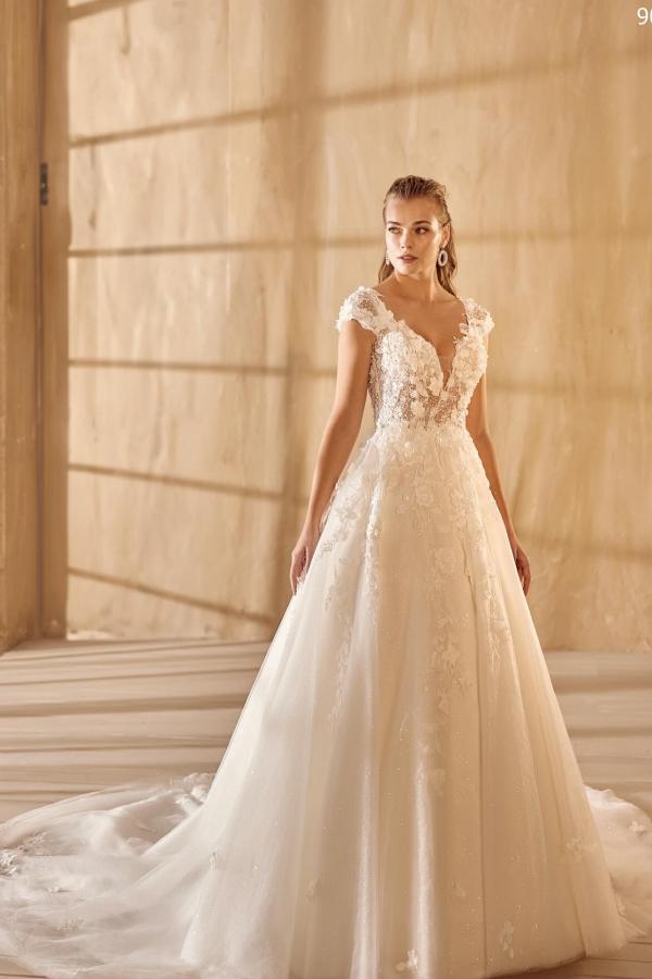 Elegant A-line V-neck Lace Tulle Open Back Long Wedding Dresses with Appliques