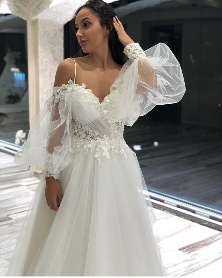 Classy A-Line Off the Shoulder Tulle Sweetheart Long Sleeve Spaghetti Straps Appliques Lace