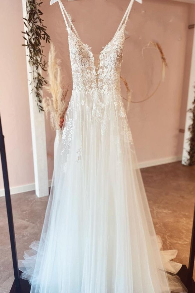 Beautiful Long Tulle A-line Backless Wedding Dresses with Appliques Lace