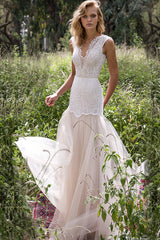 Elegant Long V-neck Lace Tulle Mermaid Wedding Dress