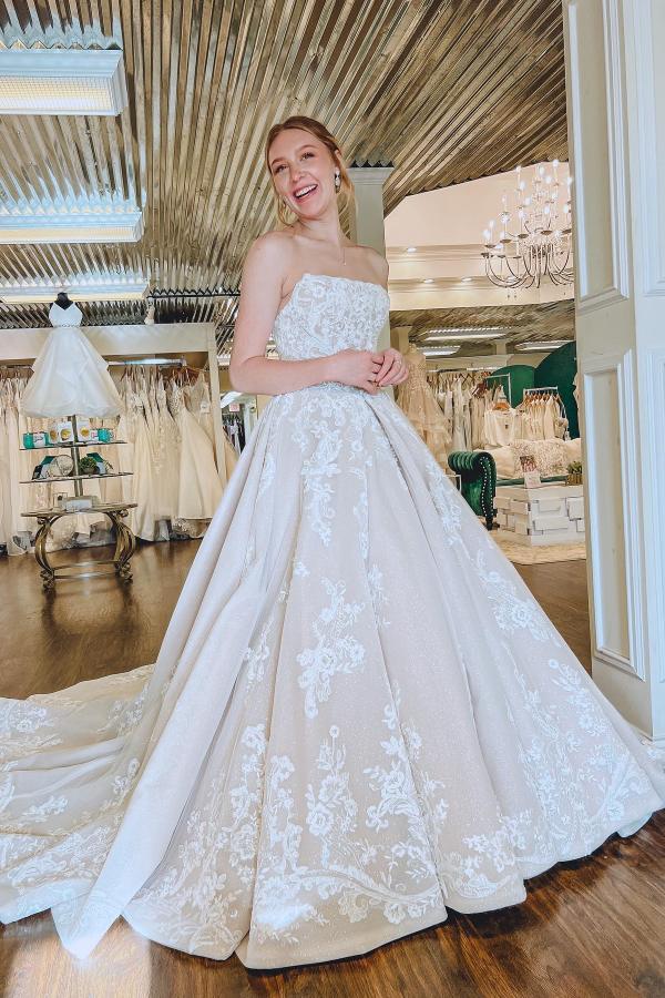 Elegant Long A-line Strapless Tulle Lace Backless Wedding Dress