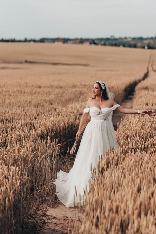Long A Line Open Back Spaghetti Straps Sweetheart Tulle Floor Length Wedding Dress