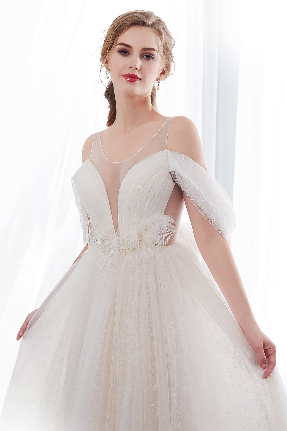 Elegant Long Lace A-line Tulle Sleeveless Floor Length Wedding Dresses