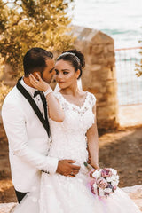 Elegant A-Line Scoop Neck Lace Tulle Sleeveless Long Wedding Dress with Train