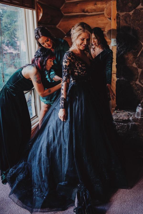 Elegant Black Long A-line V-neck Tulle Lace Wedding Dresses with Sleeves