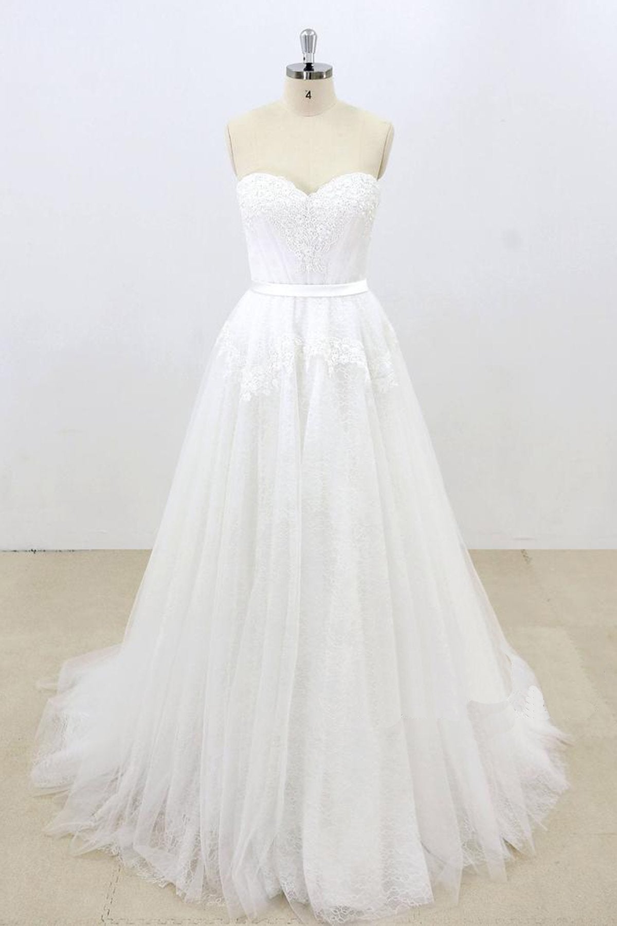 Long A-line Sweetheart Tulle Strapless Lace Wedding Dress
