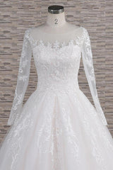 Elegant Long A-line Appliques Lace Tulle Wedding Dress with Sleeves