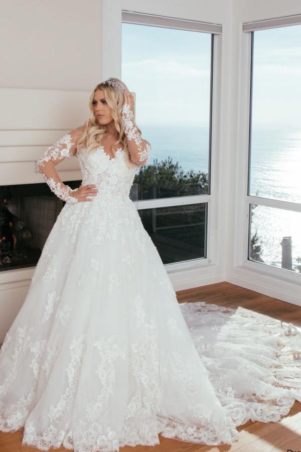 White Long A-line Sweetheart Tulle Lace Long Sleeves Wedding Dress with Train