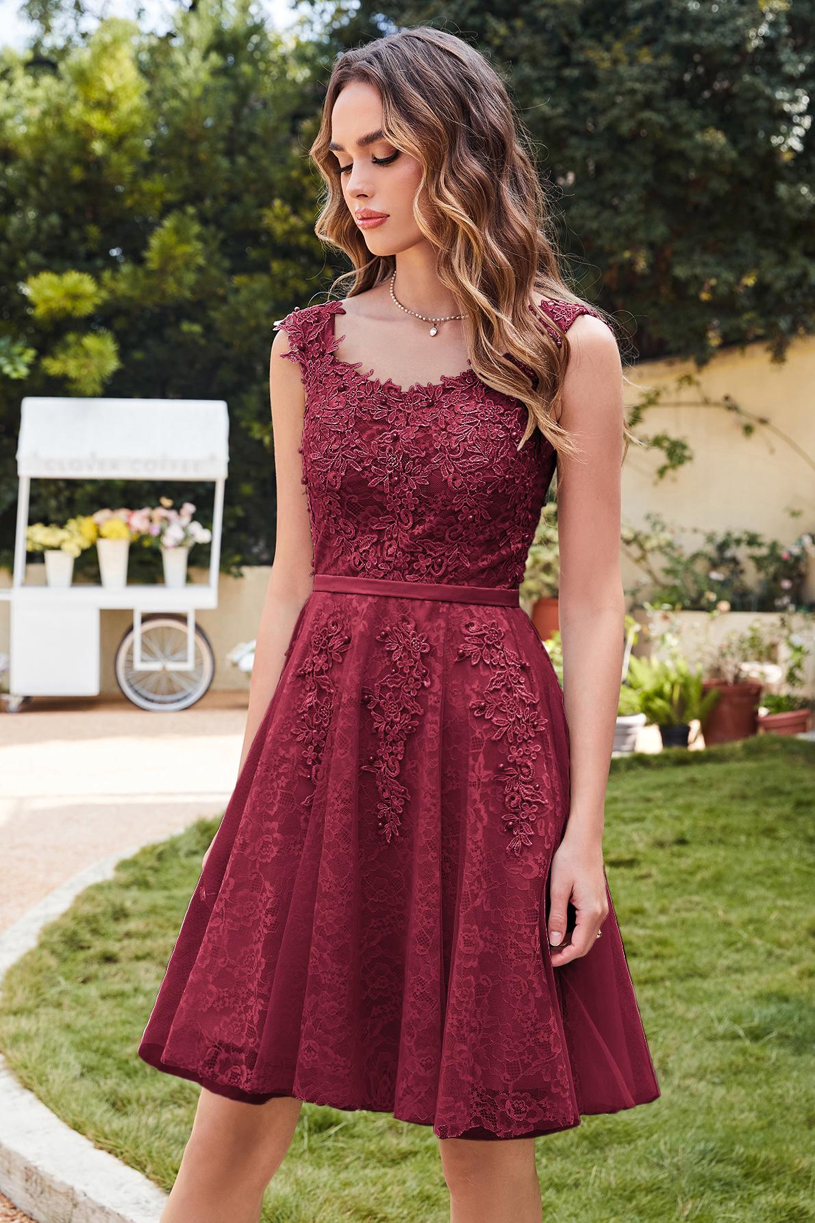 Short A-line Tulle Knee Length Homecoming Dress with Appliques Lace