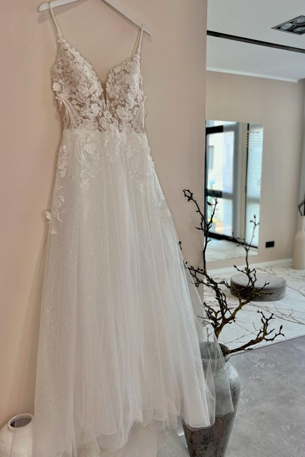 Long Spaghetti Straps Sweetheart A-Line Tulle Appliques Lace Wedding Dress