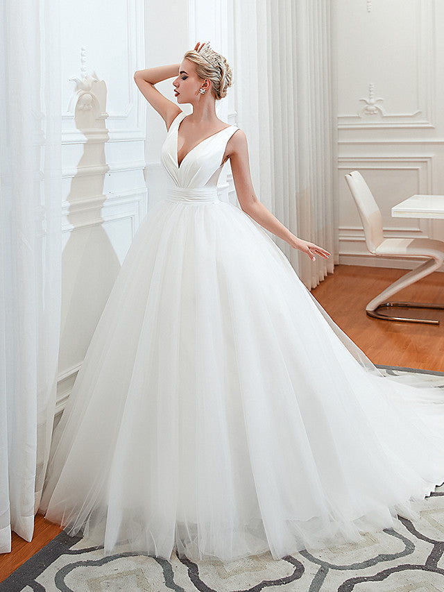 Elegant Long Ball Gown V-neck Tulle Lace White Wedding Dresses