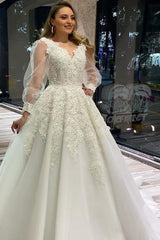 Elegant Long A-Line V-neck Appliques Lace Tulle Wedding Dress With Puffy Sleeves