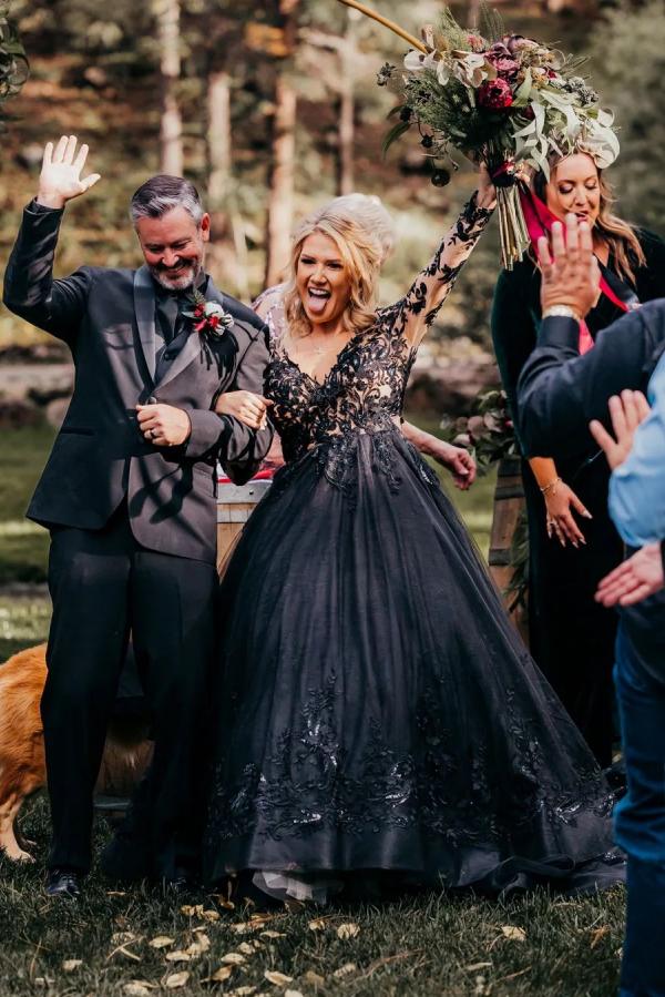 Elegant Black Long A-line V-neck Tulle Lace Wedding Dresses with Sleeves