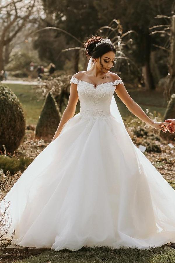 Elegant White Ball Gown Off the shoulder Tulle Long Wedding Dress with Appliques