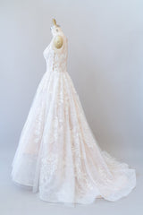Elegant Long Appliques Lace Tulle A-line Wedding Dress