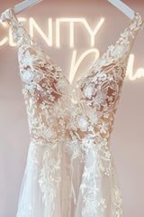 Modern Long A-line V-neck Backless Tulle Lace Wedding Dresses