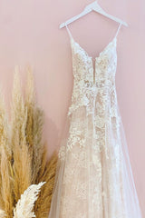 Stunning Long Spaghetti Straps A-Line Tulle Wedding Dress With Appliques Lace