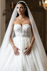 Luxury Long A-line Sleeveless Tulle Lace Wedding Dresses with Train