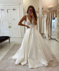 Long V-neck Spaghetti Straps A-Line Backless Wedding Dress With Pockets
