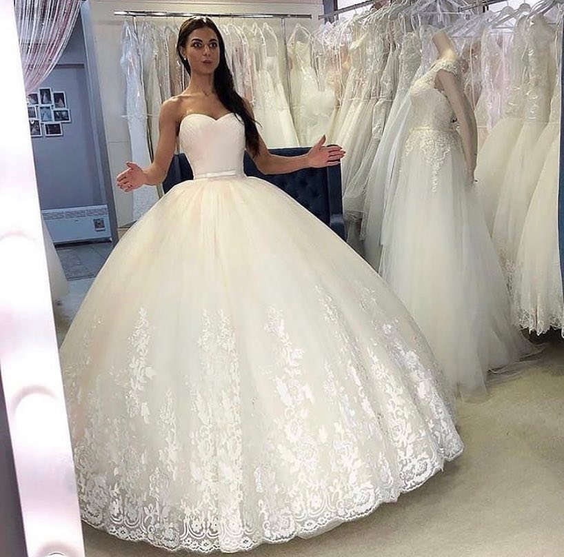 Simple Long Sweetheart Backless Appliques Lace Tulle Floor Length Ball Gown Wedding Dress
