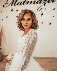 Elegant A-Line Sweetheart Long Sleeve Appliques Lace Tulle Wedding Dress