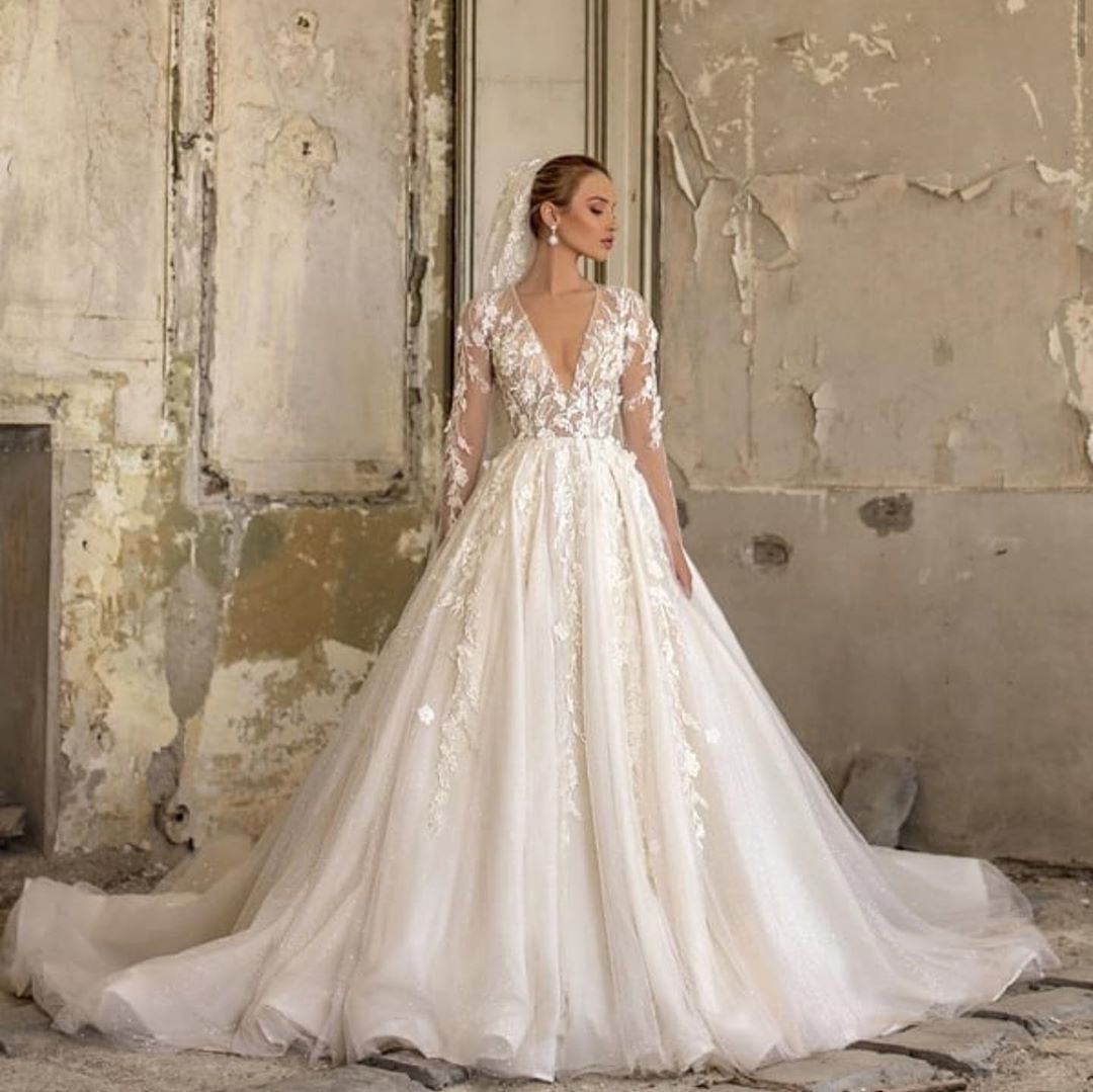 Elegant Deep V-neck Long Sleeve Appliques Lace Ruffles Tulle A-Line Floor Length Wedding Dress