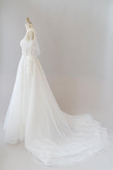Long Sweetheart Appliques Lace Tulle A-line Chapel Train Wedding Dress