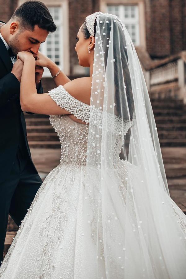 Plus Size Ivory Long Ball Gown Off the Shoulder Tulle Lace Wedding Dresses